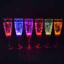 6 Stück LED Sektglas im Set leuchtende Sektgläser LED beleuchtetes Party Trinkglas Geburtstag Silvester Hochzeit Einweihung Kunststoffglas Partyglas 150 ml